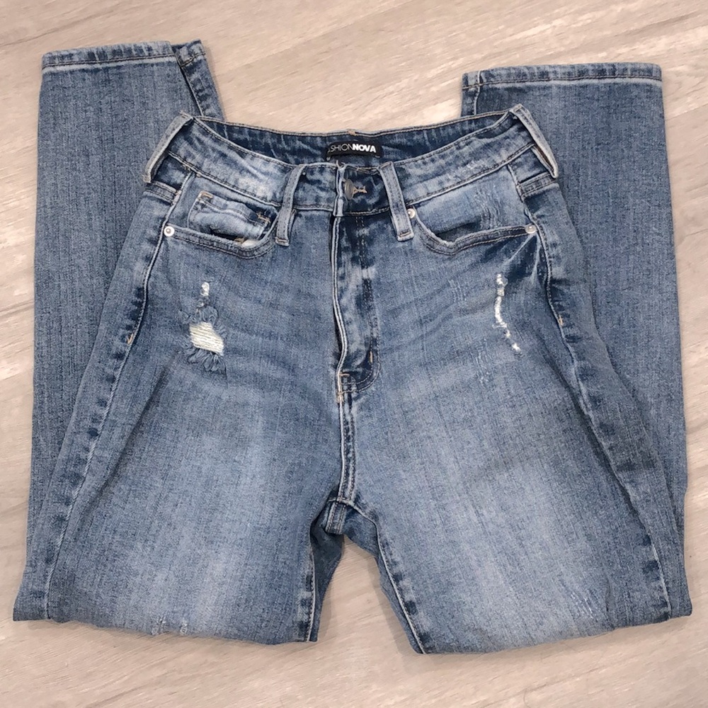 Distressed High Rise Mom Jeans - Picture 4 of 6